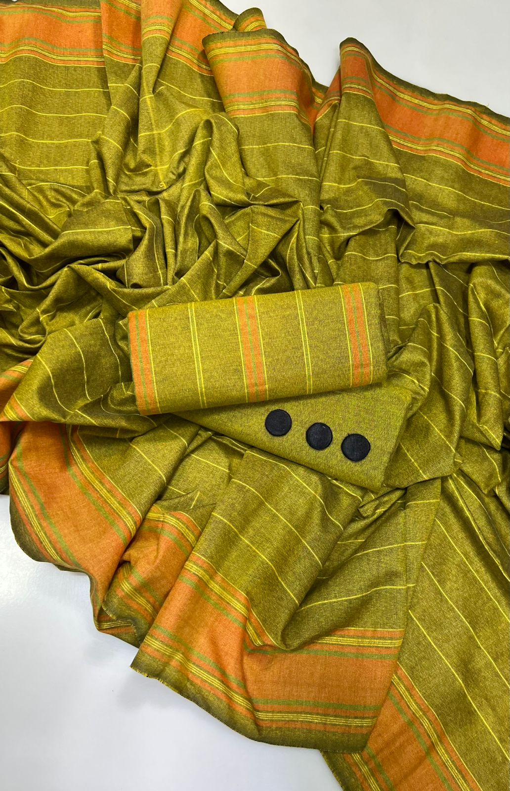 Winter Multani Khaadi susi Acrylic Shirt , Khaadi Acrylic Trouser Along With Jacquard Border Khaadi Soosi Shawl 3 Pc Dress 👗