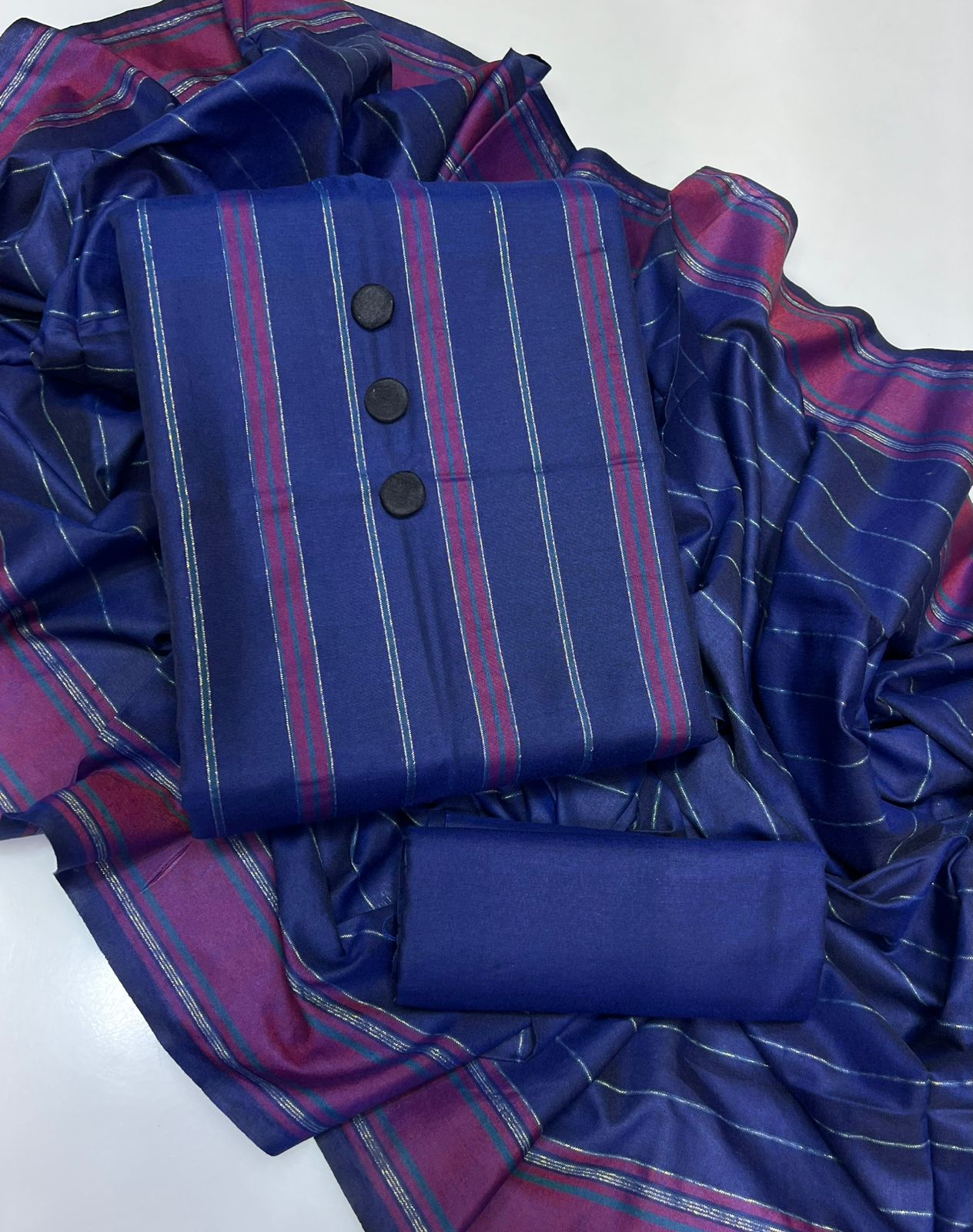 Winter Multani Khaadi susi Acrylic Shirt , Khaadi Acrylic Trouser Along With Jacquard Border Khaadi Soosi Shawl 3 Pc Dress 👗