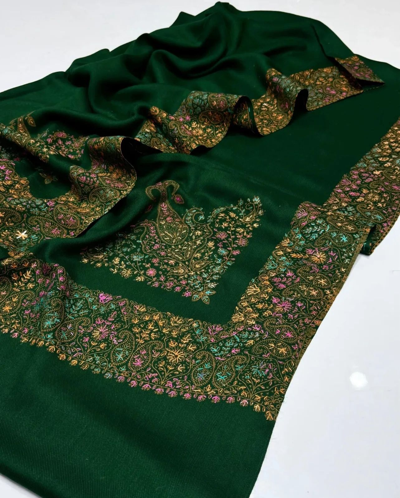 Pashmina Shawl
Elegant And Beautiful Hand Made Kashmiri Embroidery With Block Print 
Excellent Quality Pashmina
2.5 Yard length 
1.25 Yard Width
88 Inches Length 
44 Inches Width