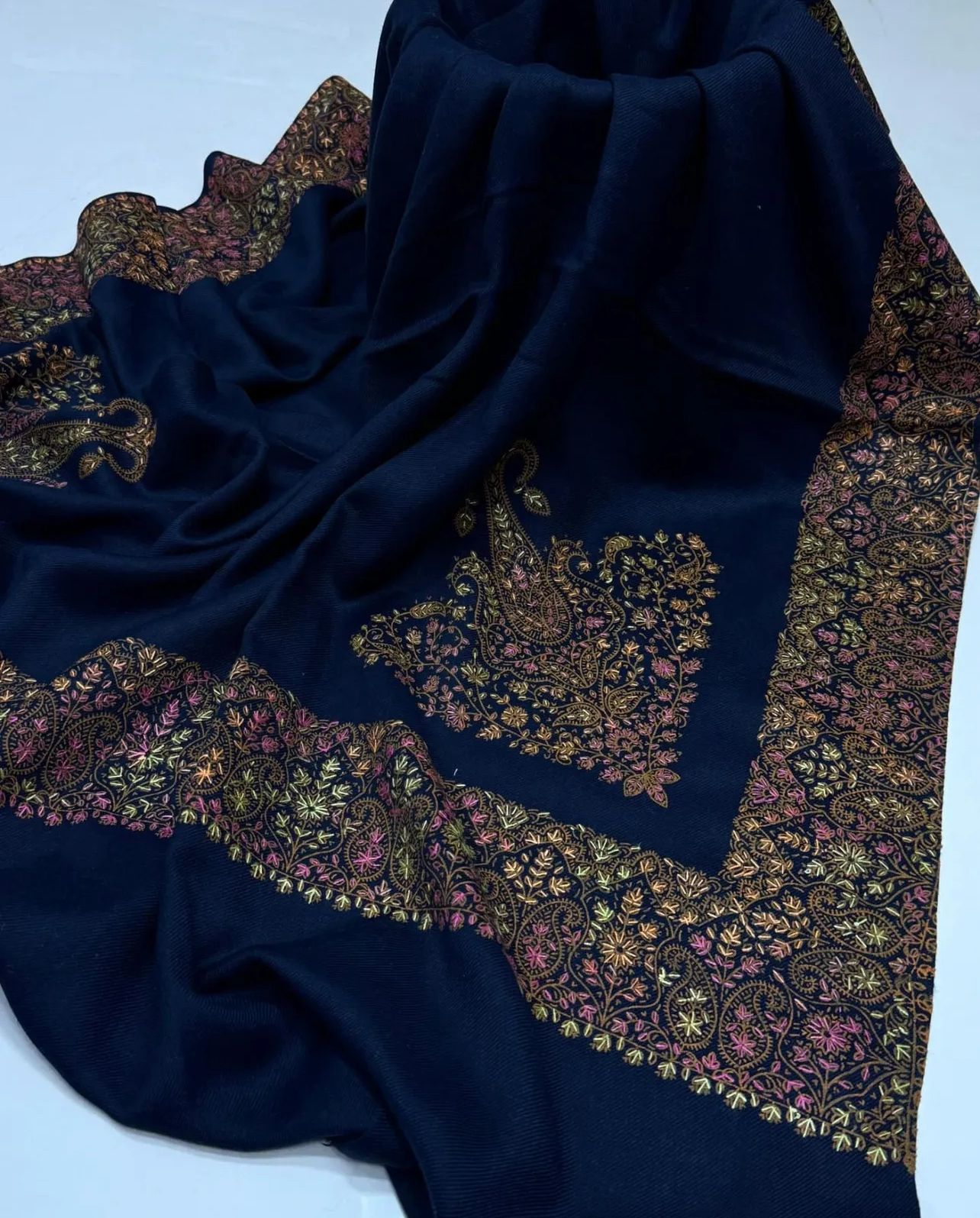 Pashmina Shawl
Elegant And Beautiful Hand Made Kashmiri Embroidery With Block Print 
Excellent Quality Pashmina
2.5 Yard length 
1.25 Yard Width
88 Inches Length 
44 Inches Width