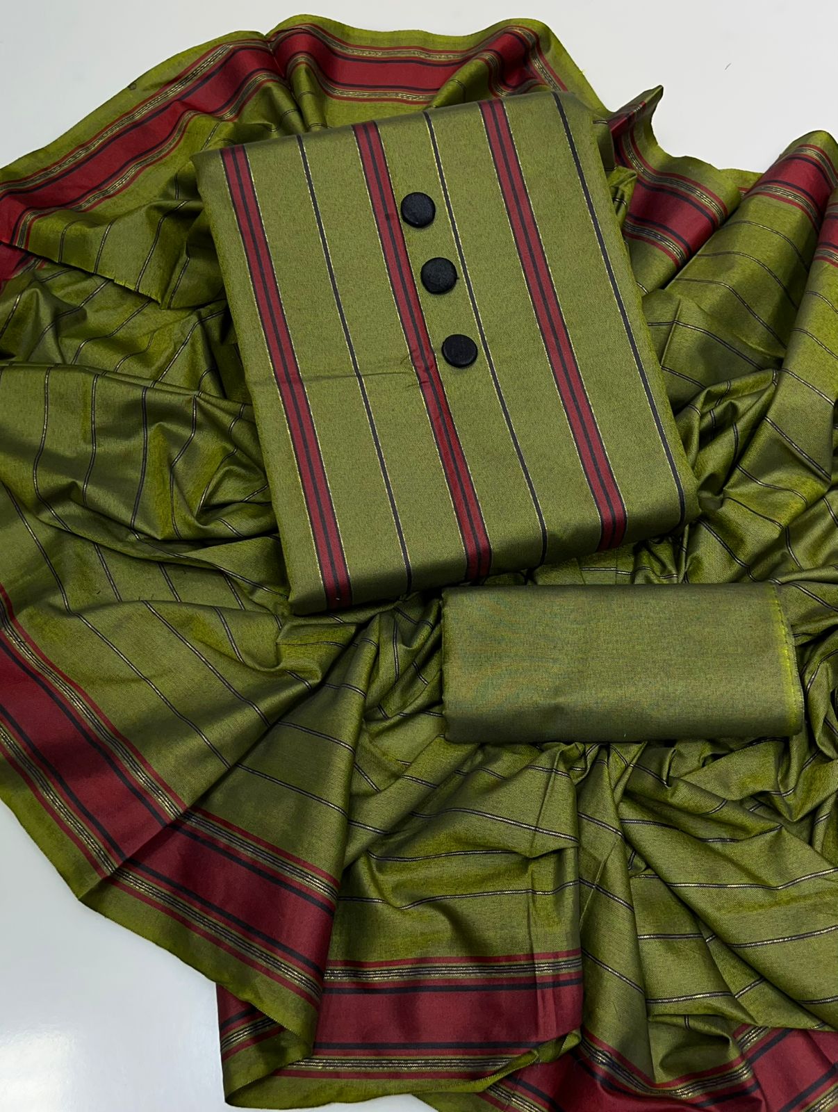 Winter Multani Khaadi susi Acrylic Shirt , Khaadi Acrylic Trouser Along With Jacquard Border Khaadi Soosi Shawl 3 Pc Dress 👗