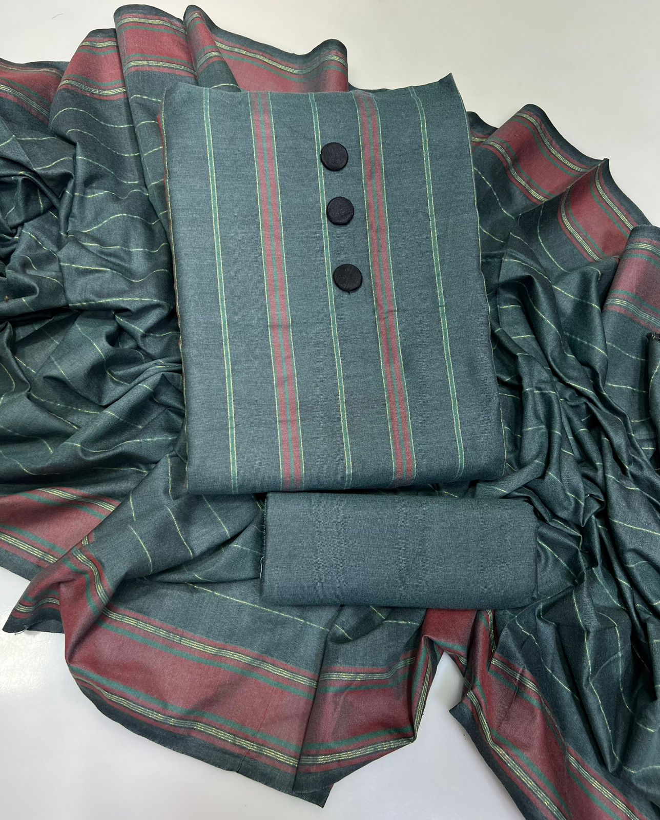 Winter Multani Khaadi susi Acrylic Shirt , Khaadi Acrylic Trouser Along With Jacquard Border Khaadi Soosi Shawl 3 Pc Dress 👗