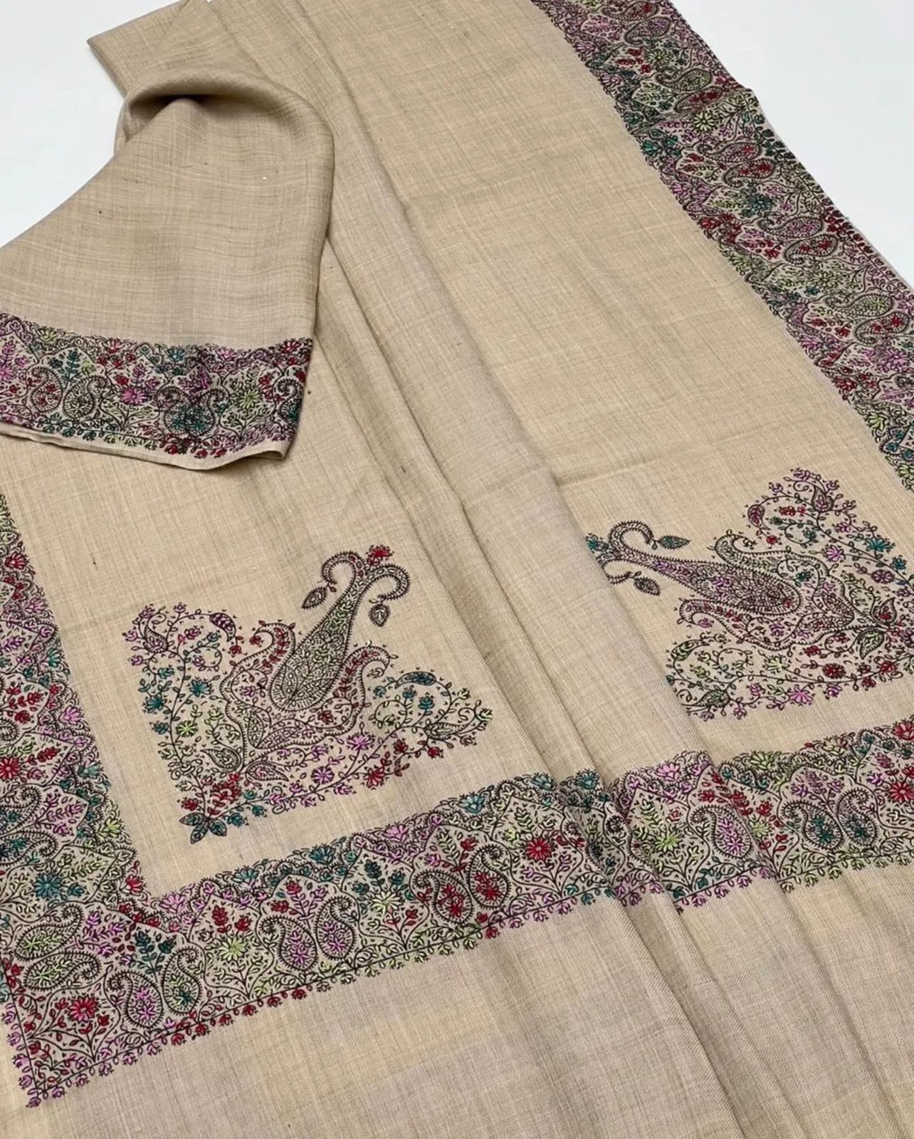 Pashmina Shawl
Elegant And Beautiful Hand Made Kashmiri Embroidery With Block Print 
Excellent Quality Pashmina
2.5 Yard length 
1.25 Yard Width
88 Inches Length 
44 Inches Width