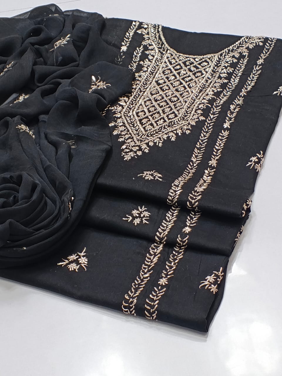 Summer Eid Collection 2025 – Lawn 3pc Handmade Gotta Work Suit