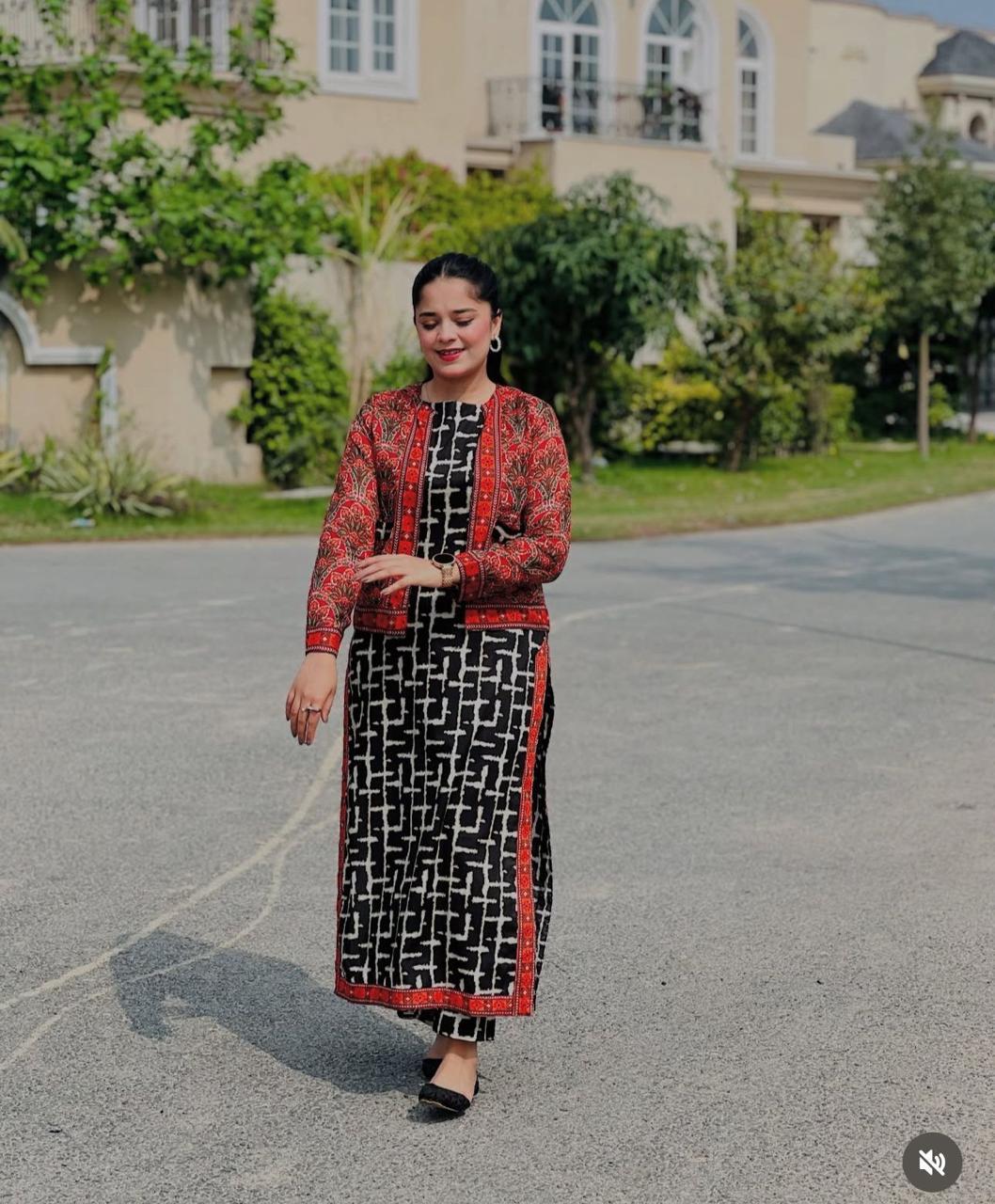 Premium Self Swiss Jacquard 3pc Digital Printed Lawn Suit – Unstitched