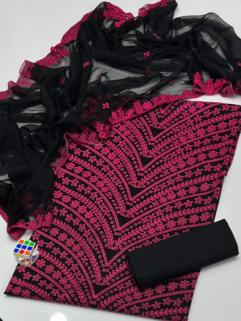 ❇️Stuff Lawn Cotton 
3pc Dress 👗 
❇️Shirt Chickenkari Boring All Over Embroidery 
❇️Dupataa Chiffon Cut Work Boring Embroidery 
❇️Plain Sleeves &  Trouser
