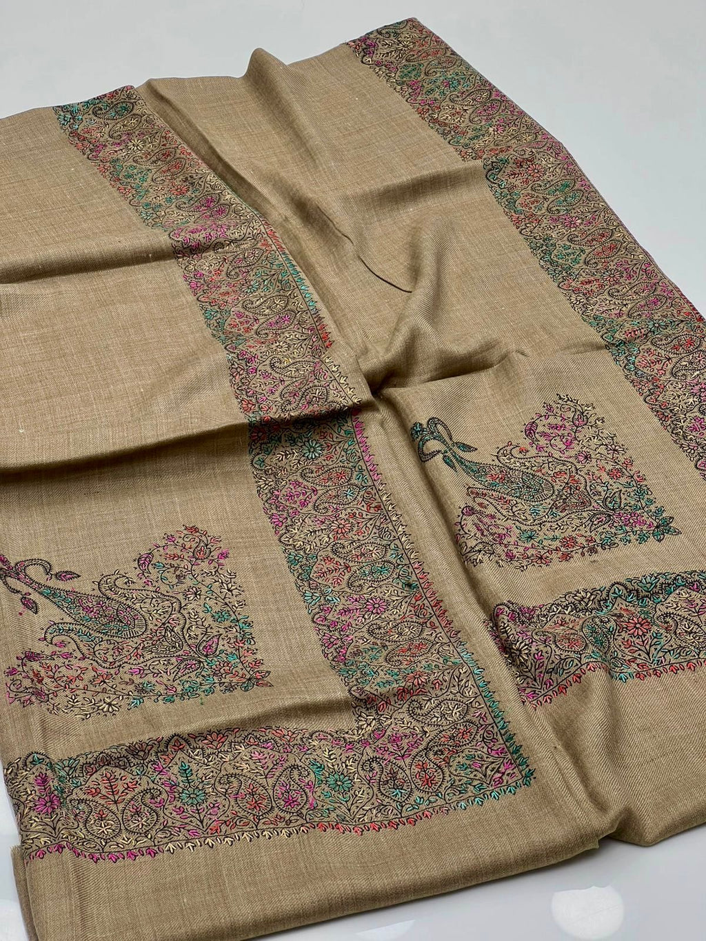 Pashmina Shawl
Elegant And Beautiful Hand Made Kashmiri Embroidery With Block Print 
Excellent Quality Pashmina
2.5 Yard length 
1.25 Yard Width
88 Inches Length 
44 Inches Width