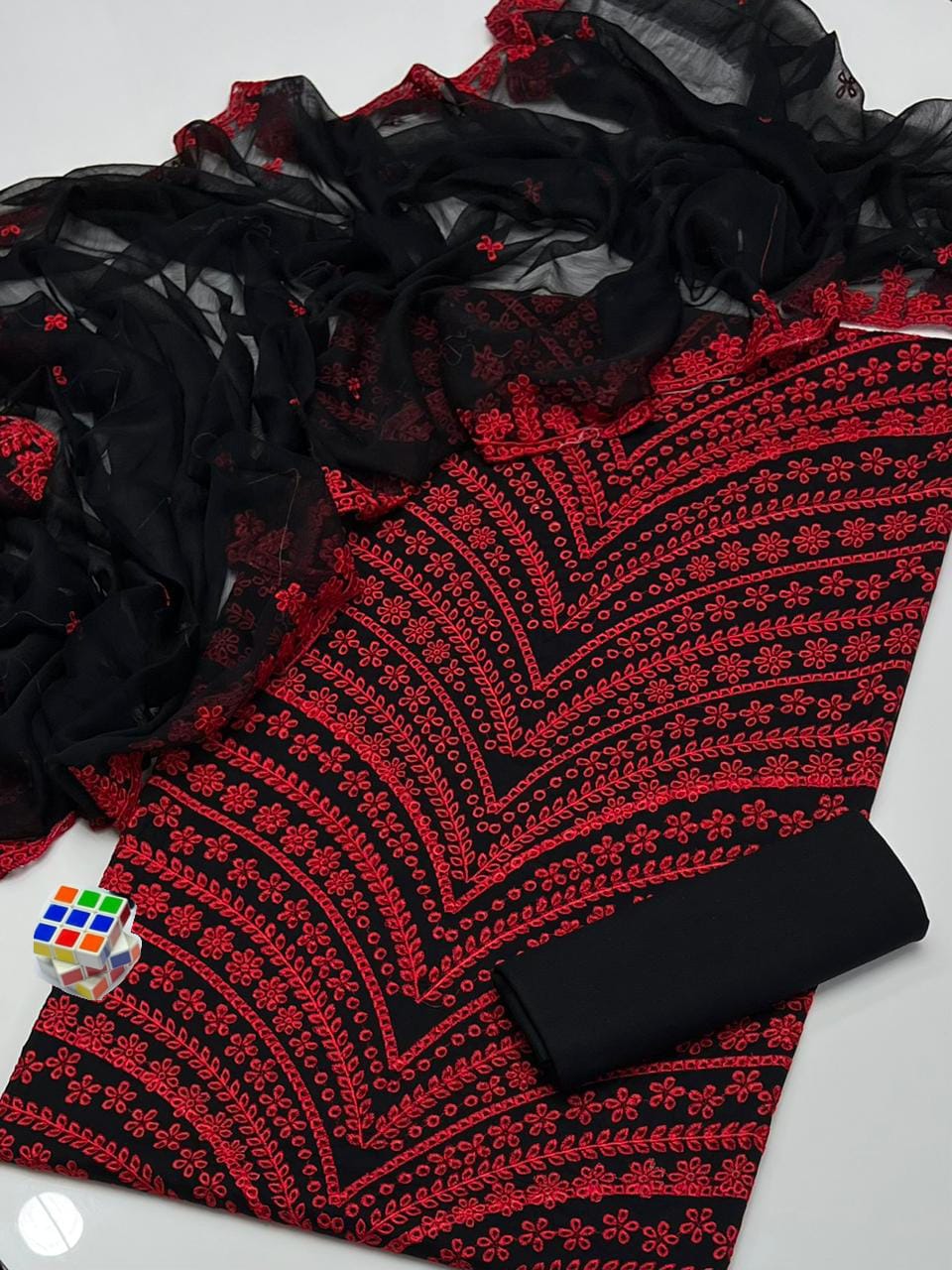 ❇️Stuff Lawn Cotton 
3pc Dress 👗 
❇️Shirt Chickenkari Boring All Over Embroidery 
❇️Dupataa Chiffon Cut Work Boring Embroidery 
❇️Plain Sleeves &  Trouser