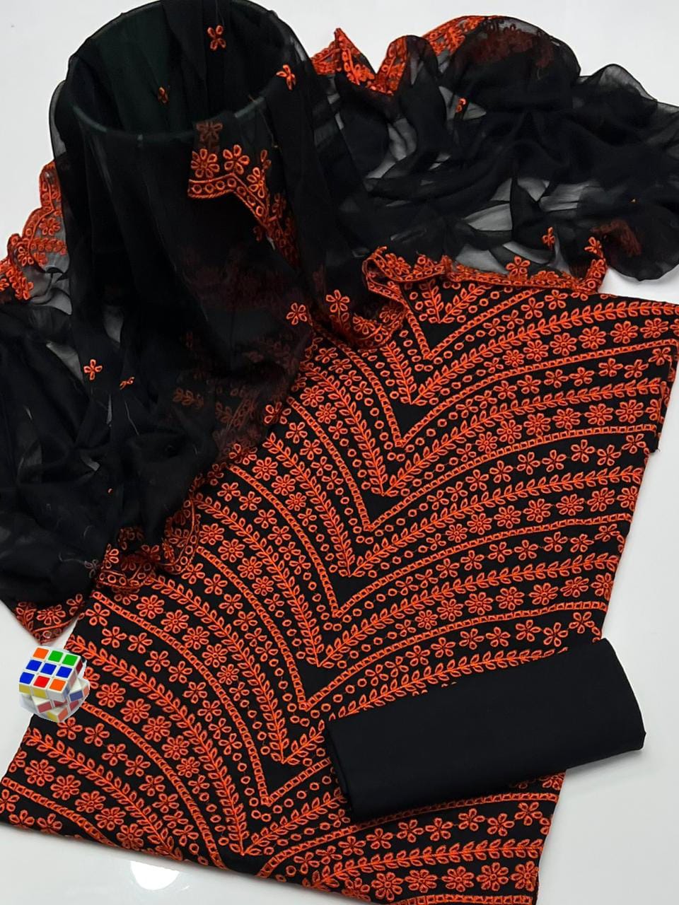 ❇️Stuff Lawn Cotton 
3pc Dress 👗 
❇️Shirt Chickenkari Boring All Over Embroidery 
❇️Dupataa Chiffon Cut Work Boring Embroidery 
❇️Plain Sleeves &  Trouser