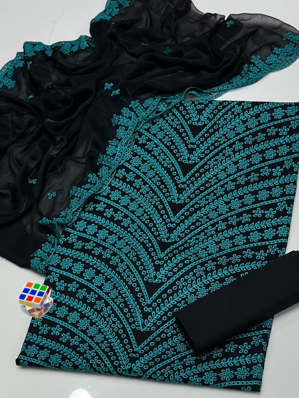 ❇️Stuff Lawn Cotton 
3pc Dress 👗 
❇️Shirt Chickenkari Boring All Over Embroidery 
❇️Dupataa Chiffon Cut Work Boring Embroidery 
❇️Plain Sleeves &  Trouser