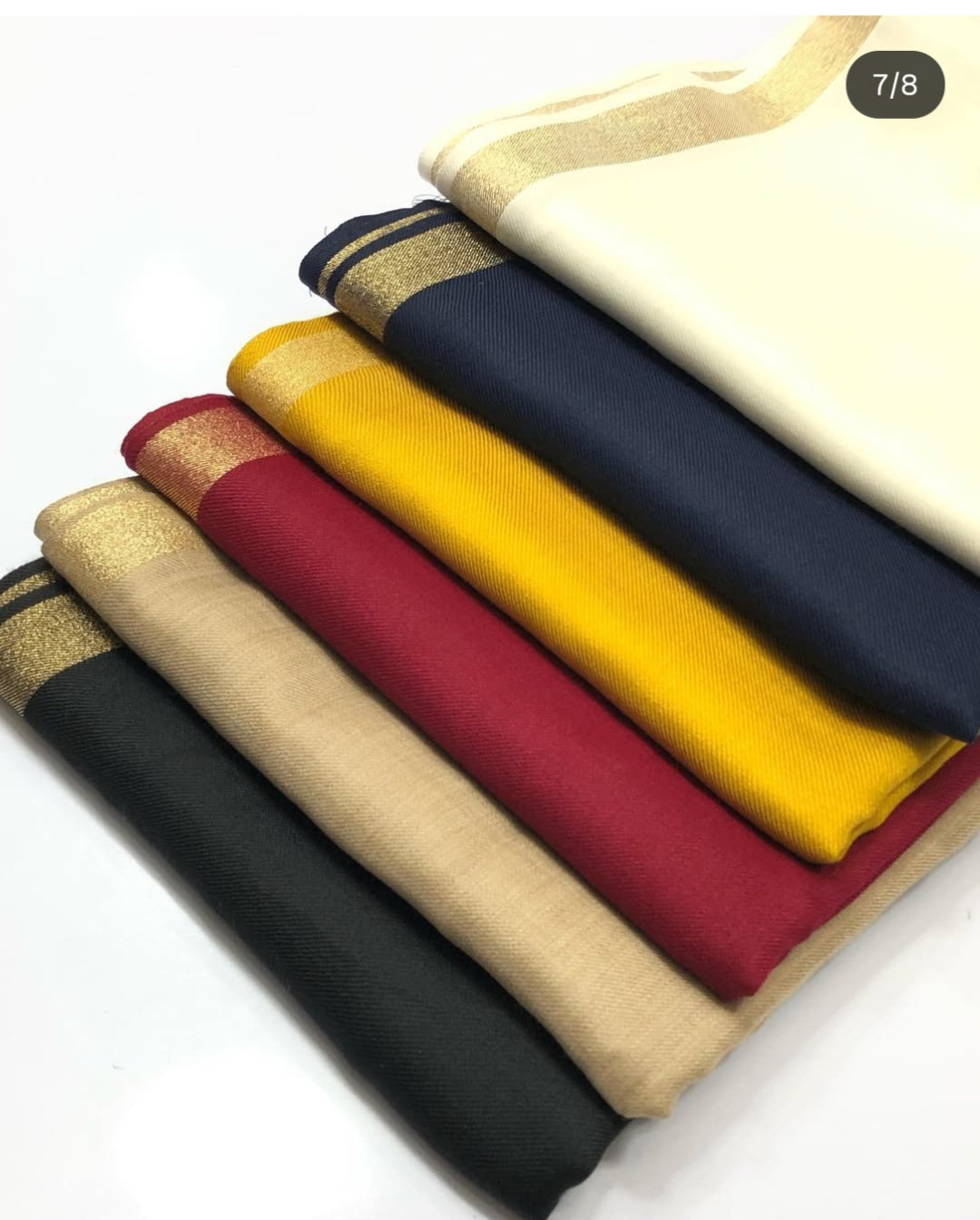 🔥 Alhumdulillah New Arrivals 🔥 2025

Peshmine Shawl Zari Boader ..
72 grade 
2.5 yard length
1.5 yard width
Stuff and colour guarantee
