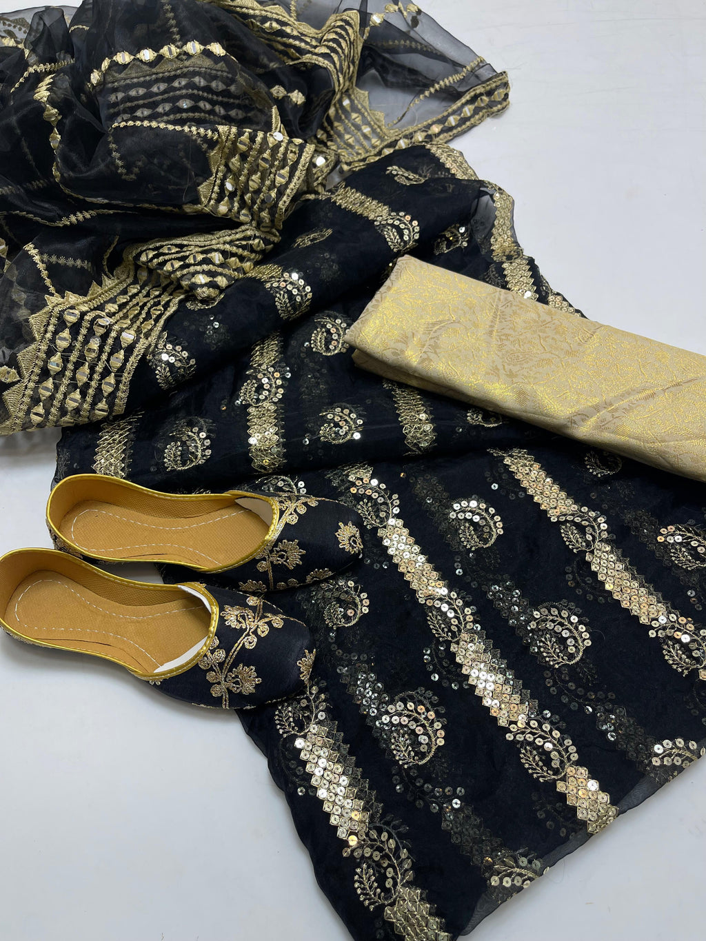 Organza embroidery front back same shirt 
Tissue beautiful embroidery work duppata 
Jamawar banarsi trouser 
With khusa