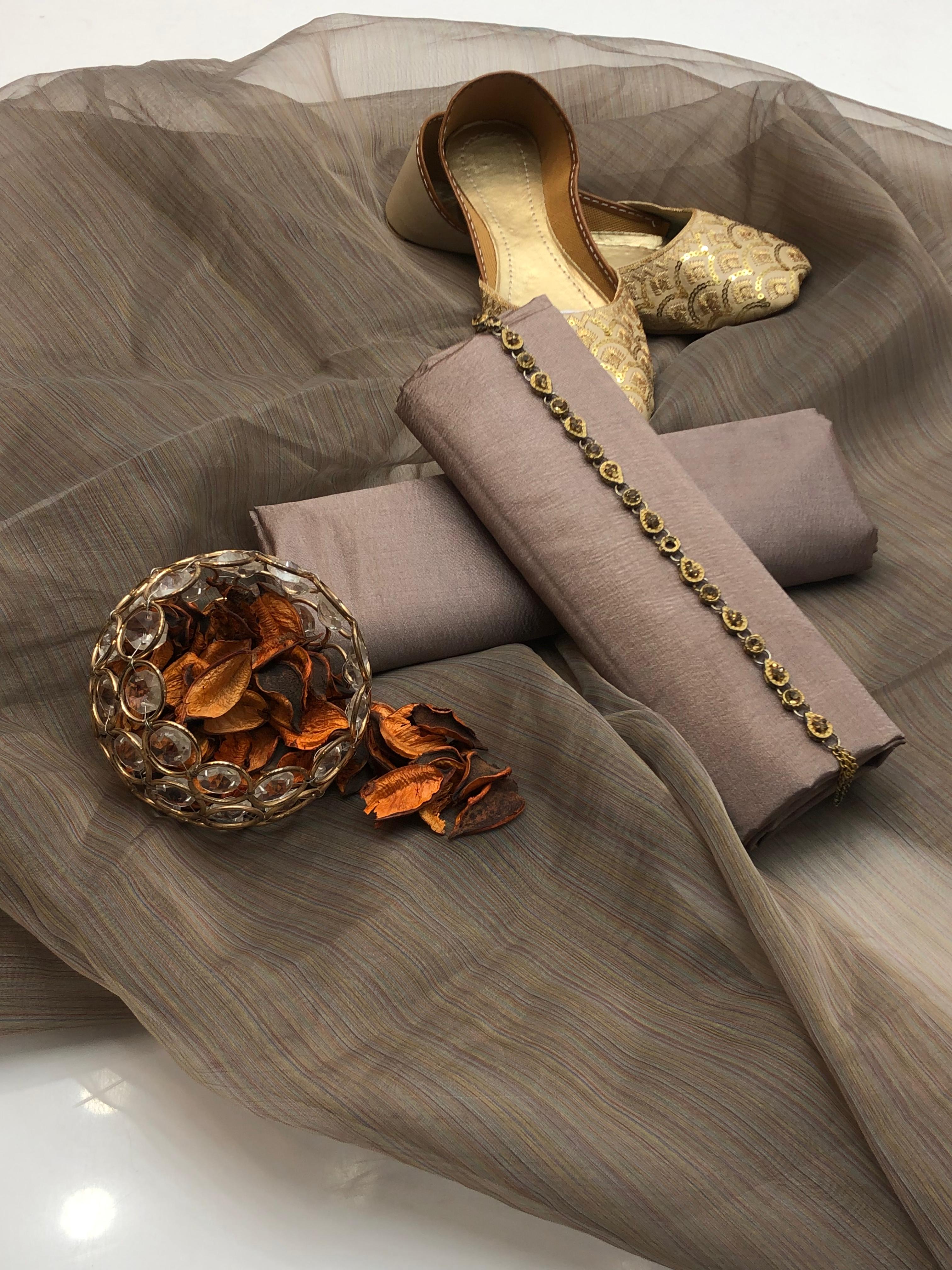 ✅Katan plan shirt
✅Organza zari border duppata 
✅Kataan silk trouser 
✅ with khusa