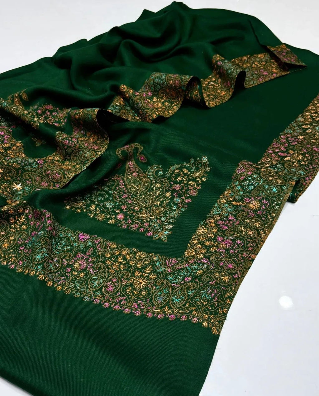 Pashmina Shawl
Elegant And Beautiful Hand Made Kashmiri Embroidery With Block Print 
Excellent Quality Pashmina
2.5 Yard length 
1.25 Yard Width
88 Inches Length 
44 Inches Width