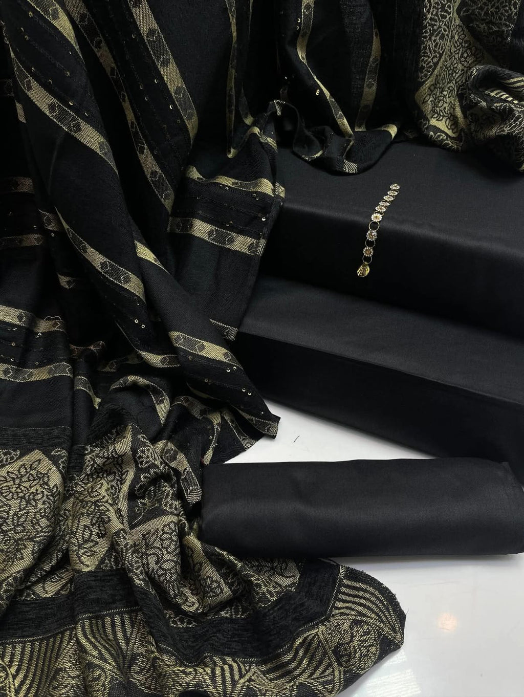 *Stuff: Wool special*
Wool shirt and trouser 
*Heavy indian broshia + Velvet + Sequence work Shawl* 
 *3 yard cutting shawl ✂️* 
- *With Mirror neckline ❤️*