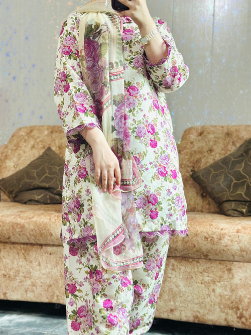 - Premium quality *SELF* swiss  jacquard lawn fabric digital printed shirt 
- Premium quality *SELf* Swiss  *JACQUARD* lawn fabric digital printed trouser
- chiffon digital printed dupatta
3pc unstitched suit 👗