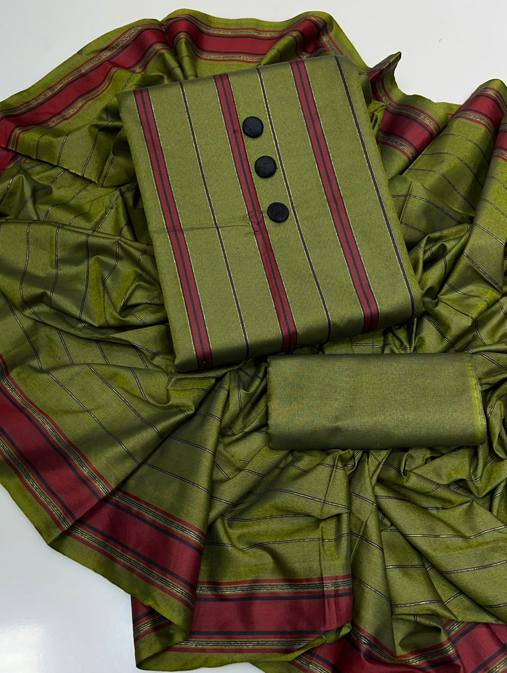 Winter Multani Khaadi susi Acrylic Shirt , Khaadi Acrylic Trouser Along With Jacquard Border Khaadi Soosi Shawl 3 Pc Dress 👗