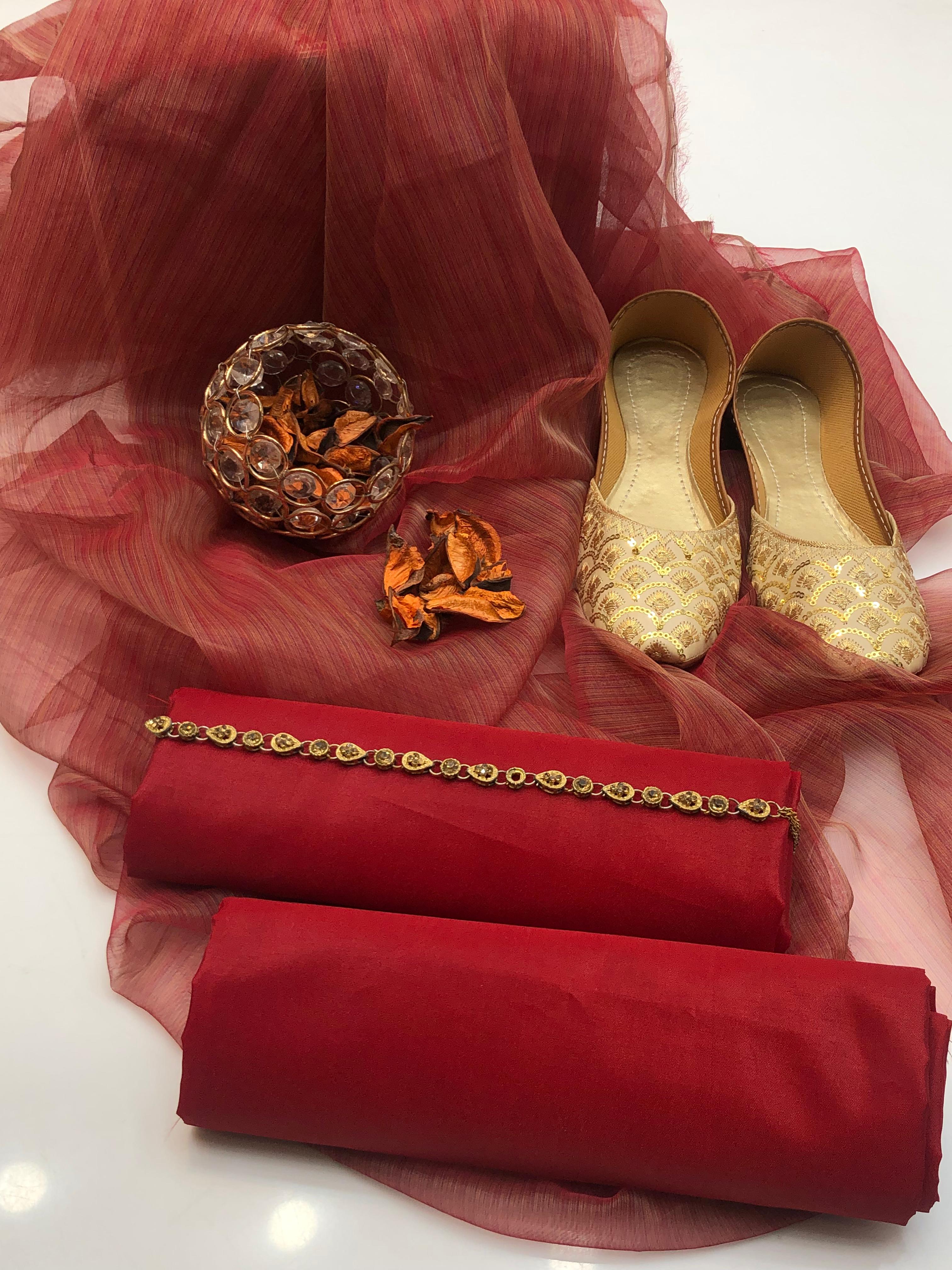 ✅Katan plan shirt
✅Organza zari border duppata 
✅Kataan silk trouser 
✅ with khusa