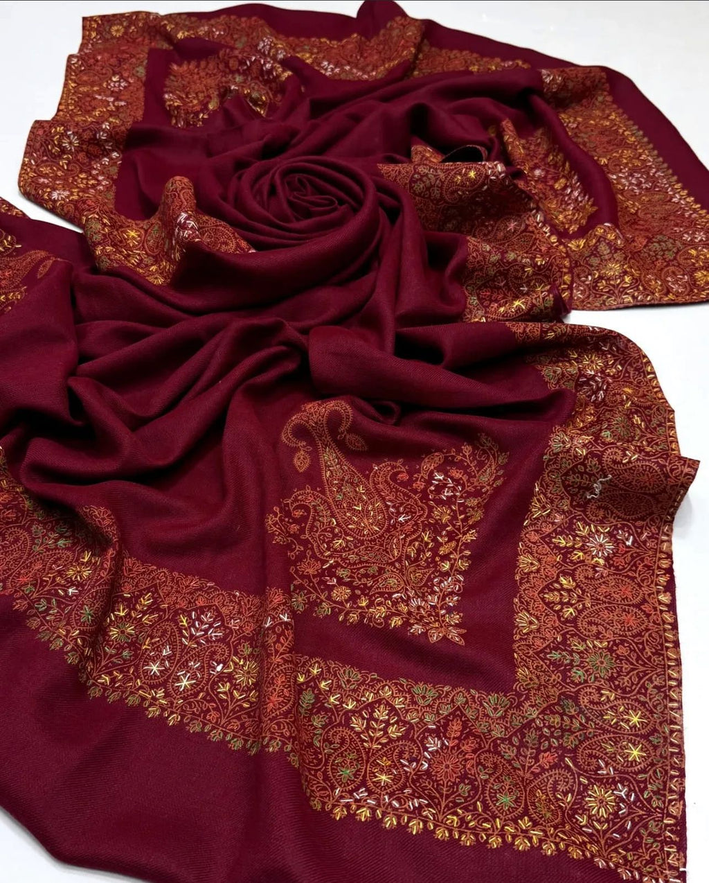 Pashmina Shawl
Elegant And Beautiful Hand Made Kashmiri Embroidery With Block Print 
Excellent Quality Pashmina
2.5 Yard length 
1.25 Yard Width
88 Inches Length 
44 Inches Width