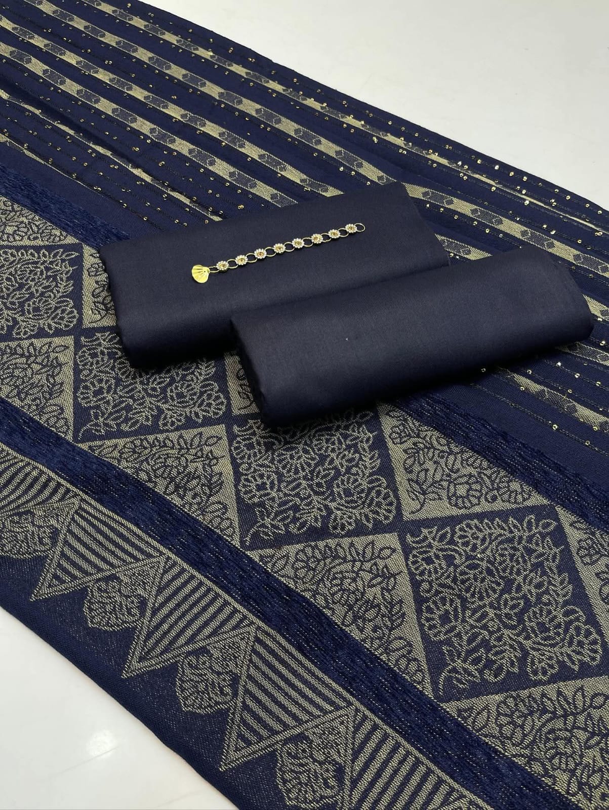*Stuff: Wool special*
Wool shirt and trouser 
*Heavy indian broshia + Velvet + Sequence work Shawl* 
 *3 yard cutting shawl ✂️* 
- *With Mirror neckline ❤️*