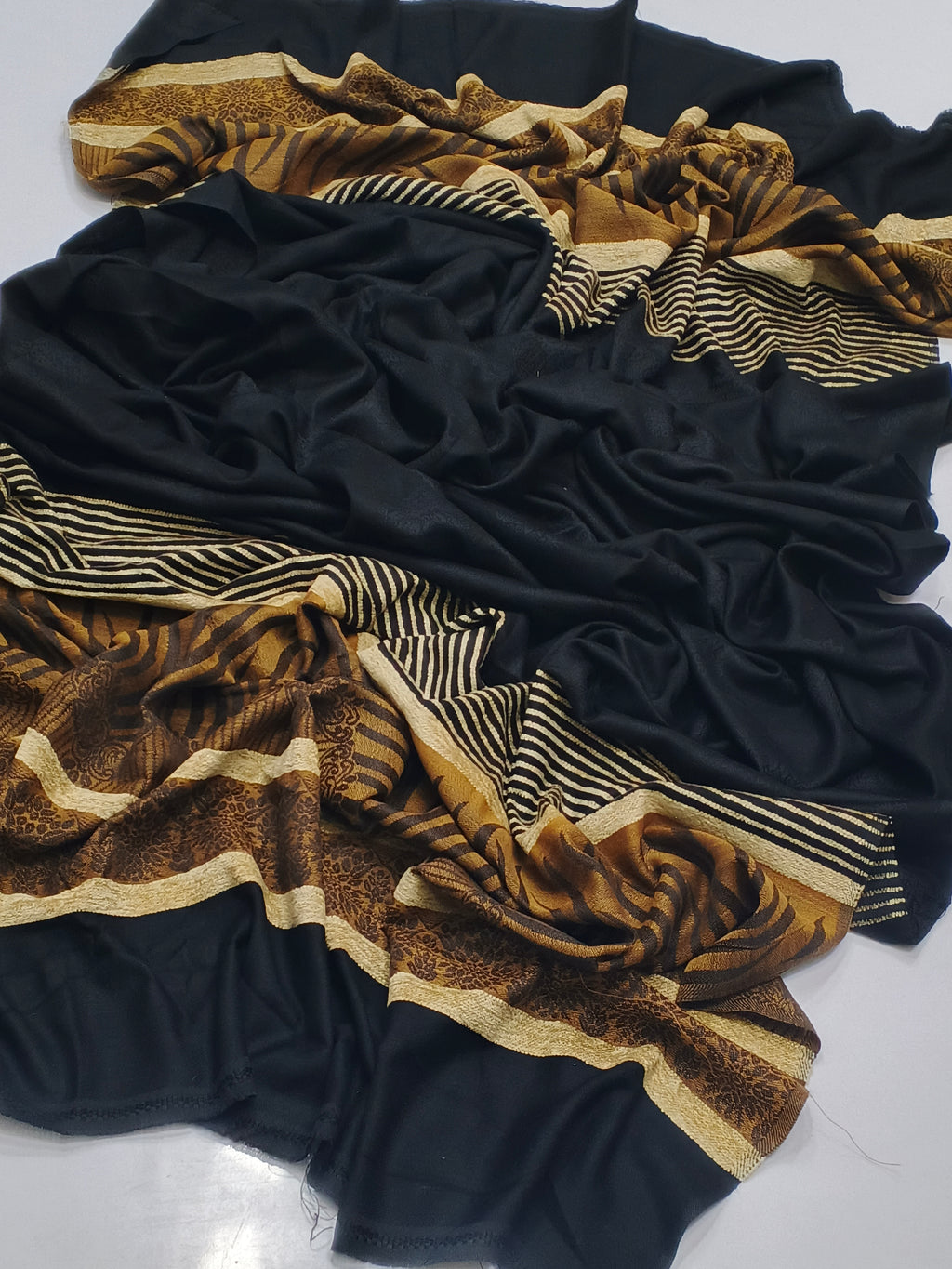 PESHMINA SHAWL TIGER VELVET BOADER