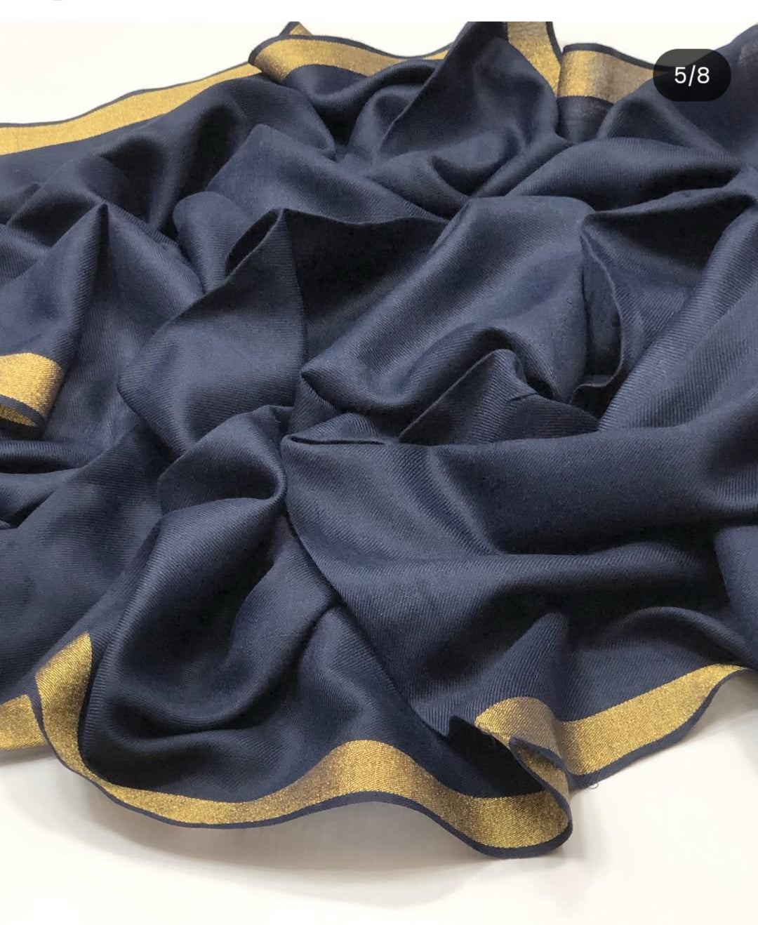 🔥 Alhumdulillah New Arrivals 🔥 2025

Peshmine Shawl Zari Boader ..
72 grade 
2.5 yard length
1.5 yard width
Stuff and colour guarantee