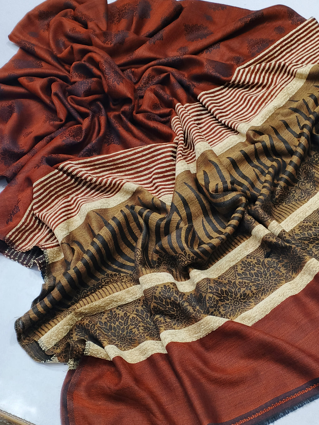 PESHMINA SHAWL TIGER VELVET BOADER