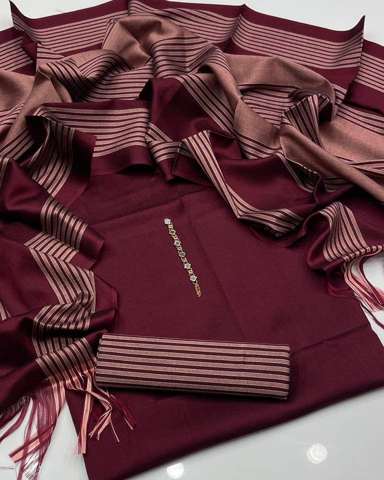 Most demanding article 
Winter collection staff Susi shirt plan zari Pati Jackcard tarzari and zari Pati shall Jackcard 3 pc suit
