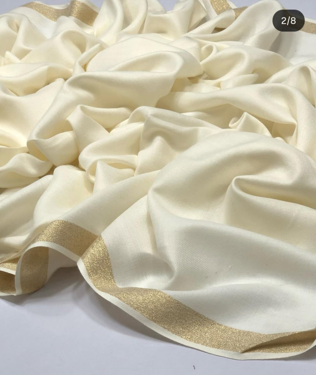 🔥 Alhumdulillah New Arrivals 🔥 2025

Peshmine Shawl Zari Boader ..
72 grade 
2.5 yard length
1.5 yard width
Stuff and colour guarantee